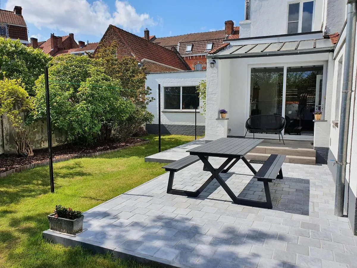 Holiday home Trendy, Authentieke Woning Met Groot Terras En Tuin Villa Bruges